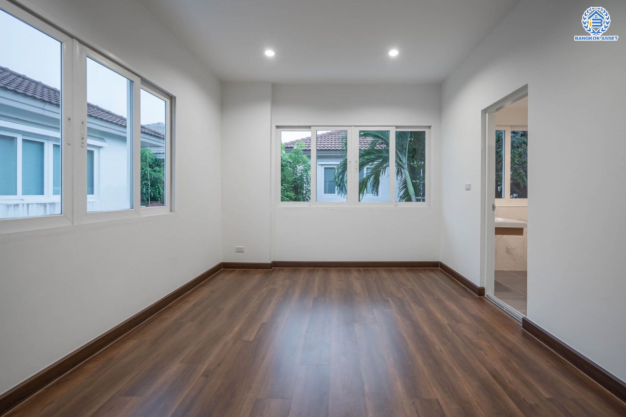 บ้านมือสองตกแต่งใหม่ โครงการ คาซ่าแกรนด์ รัตนาธิเบศร์-ราชพฤกษ์ บ้านเดี่ยวจากแบรนด์ Q.House เนื้อที่ 70 ตร.ว. ฟังก์ชัน 3 ห้องนอน 4 ห้องน้ำ 1 ห้องแม่บ้าน จอดรถได้ถึง 2 คัน พร้อม Facilities ครบครัน บนทำเลเดินทางสะดวก ติดถนนราชพฤกษ์ ใกล้เซ็นทรัลเวสต์เกต และรถไฟฟ้าสายสีม่วง "สถานีบางรักใหญ่"